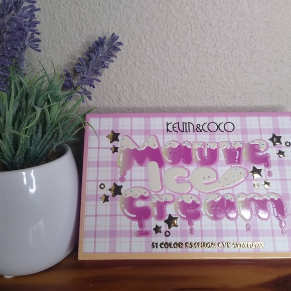 Mauve Ice Cream Eye and Face Palette - Picture 8 of 9